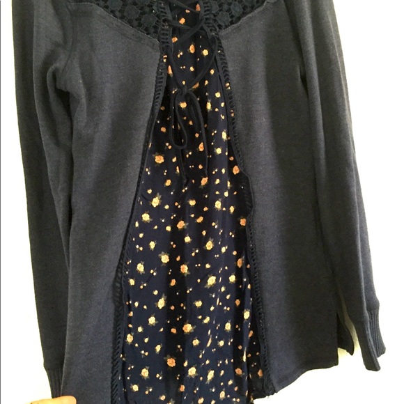 Women’s top - Picture 3 of 4